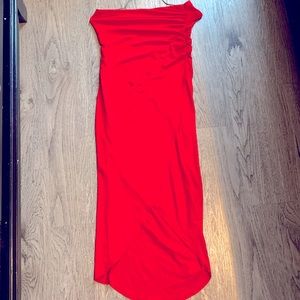 Medium strapless red dress in great conditions.